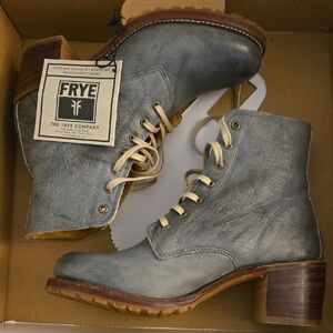 Frye Women's Lace Up Gray Leather Boots